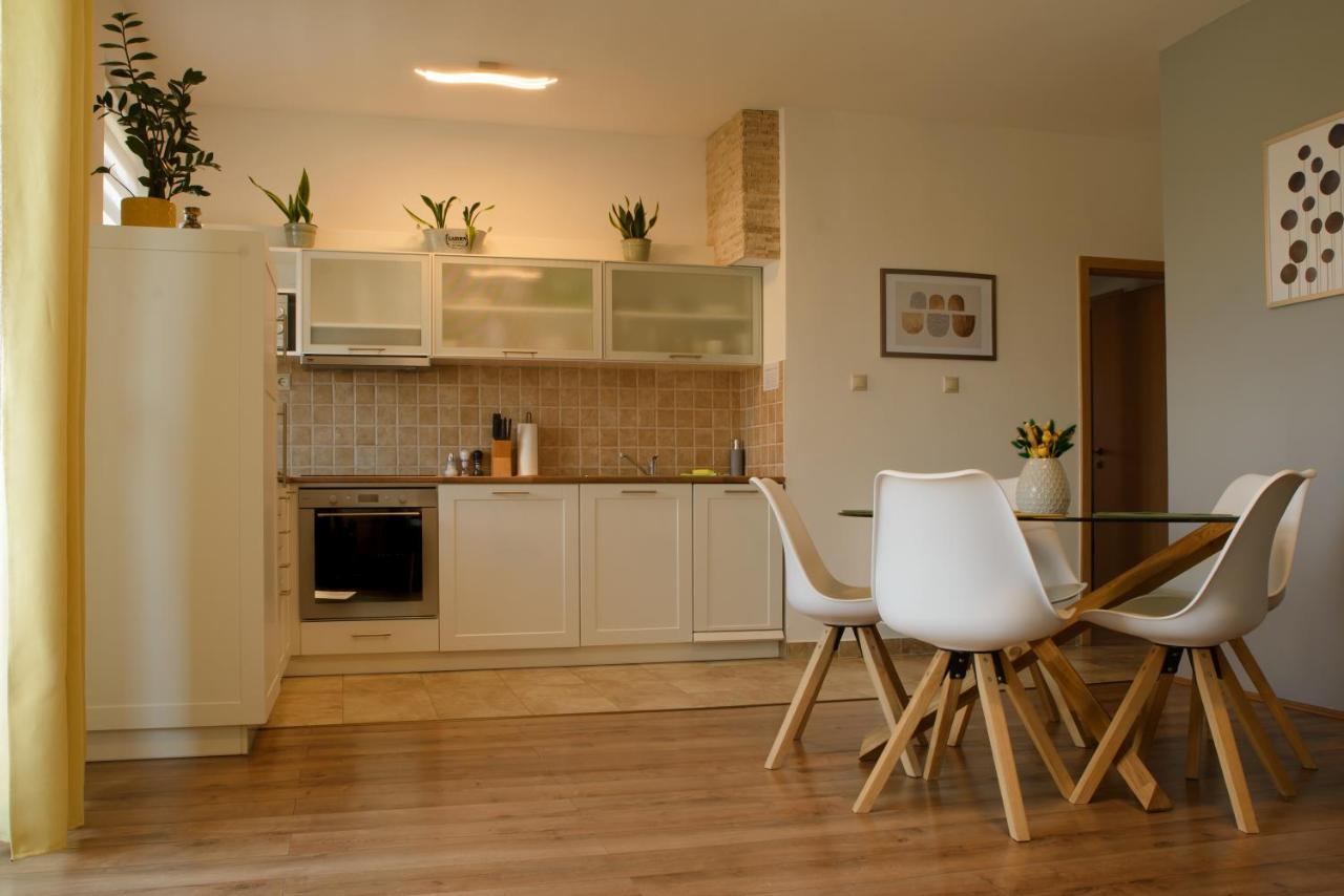 Eliza 1 Birdland Golf Apartman Bük Eksteriør bilde