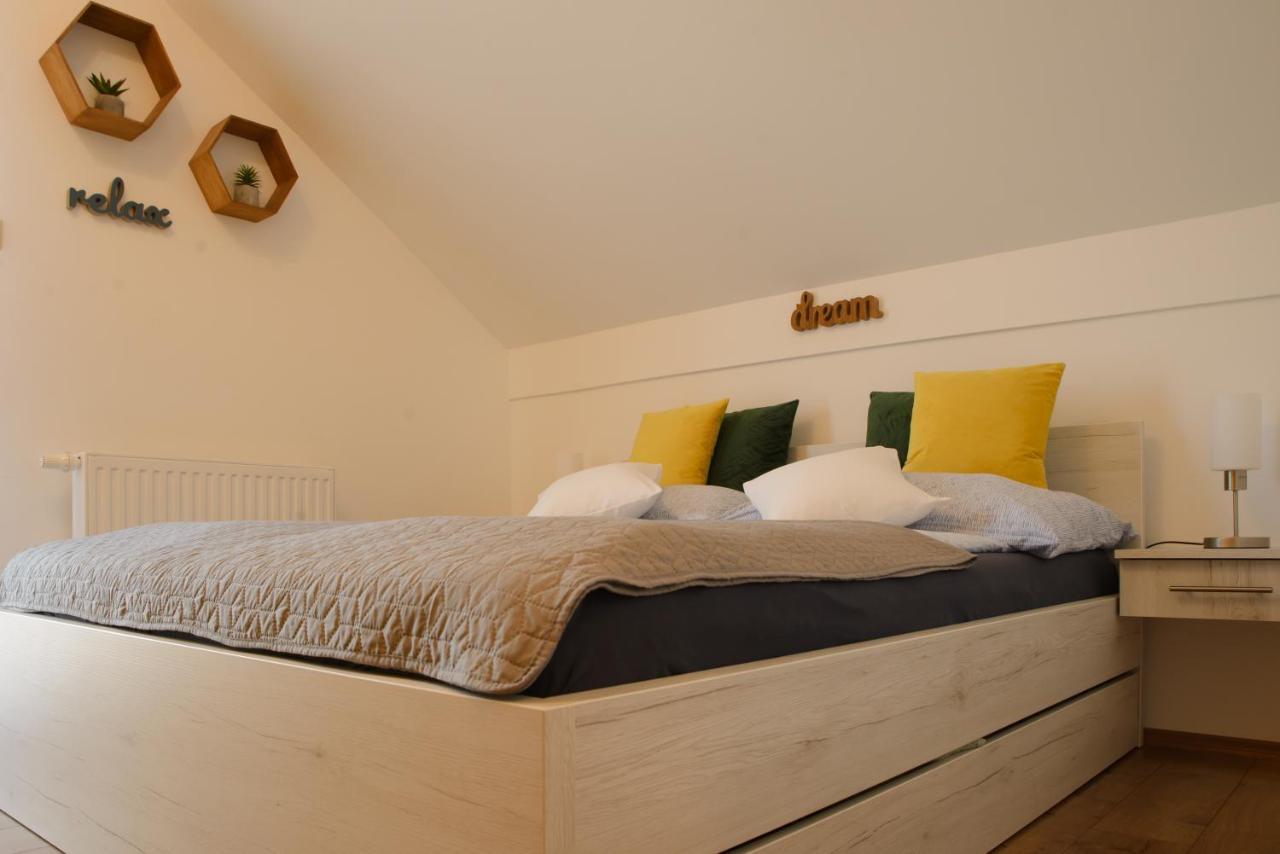 Eliza 1 Birdland Golf Apartman Bük Eksteriør bilde