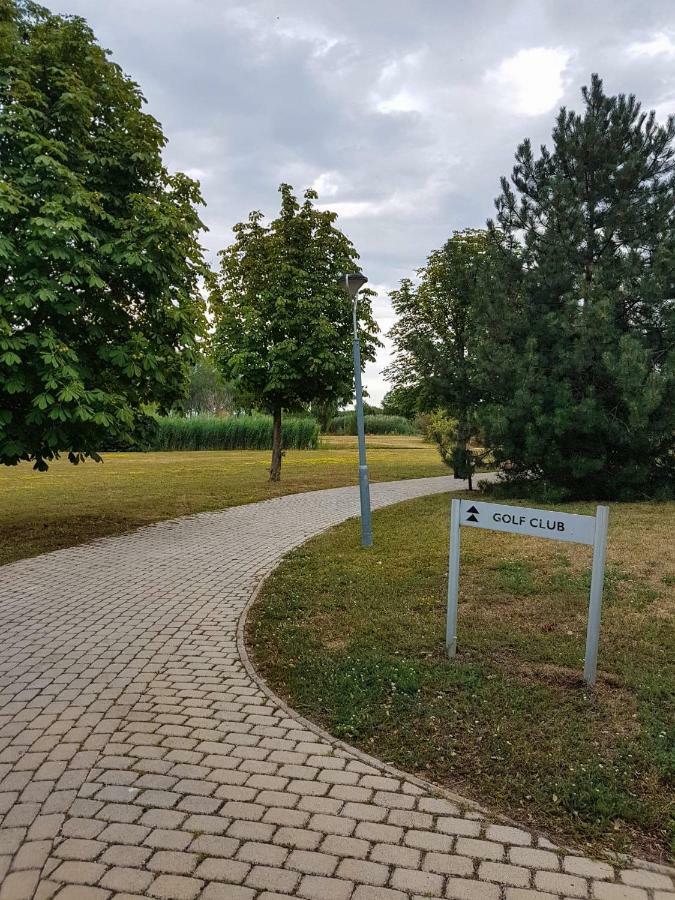 Eliza 1 Birdland Golf Apartman Bük Eksteriør bilde