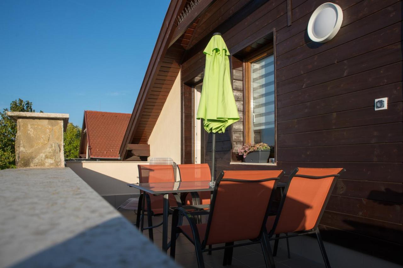 Eliza 1 Birdland Golf Apartman Bük Eksteriør bilde